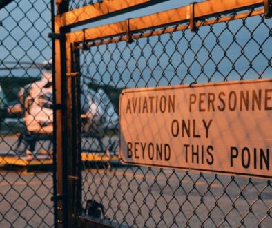 Poznaj zasady bezpieczeństwa w transporcie publicznym - jak uniknąć zagrożeń